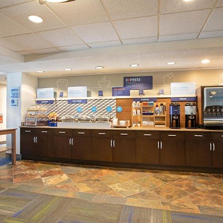 Holiday Inn Express Hotel & Suites Littleton By Ihg Exterior photo